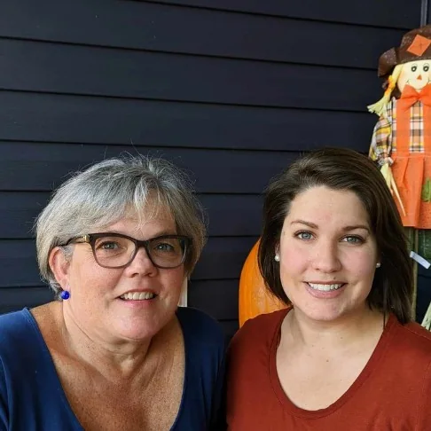 Alyssa & Taryn of Cozy Island Purls